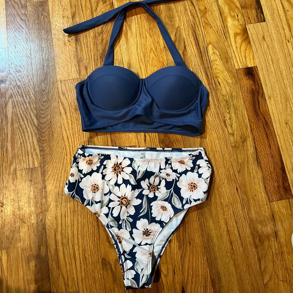 New without tags blue floral bikini!